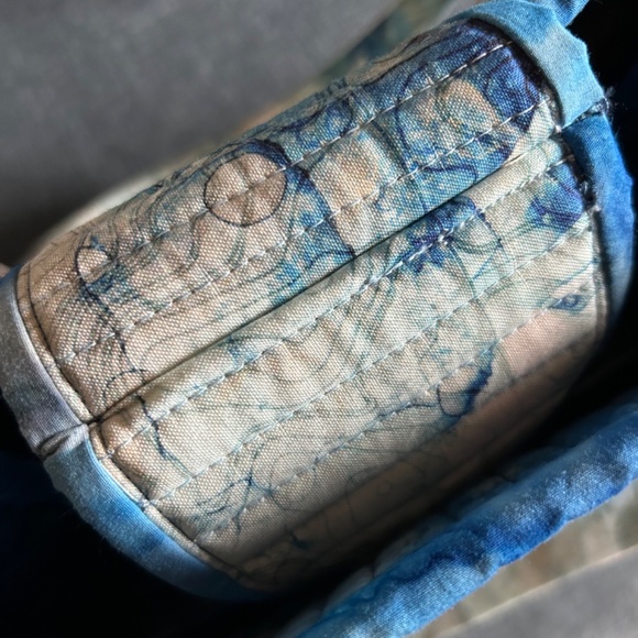 Quilted Wide Tote Bag - Picture 7 of 8